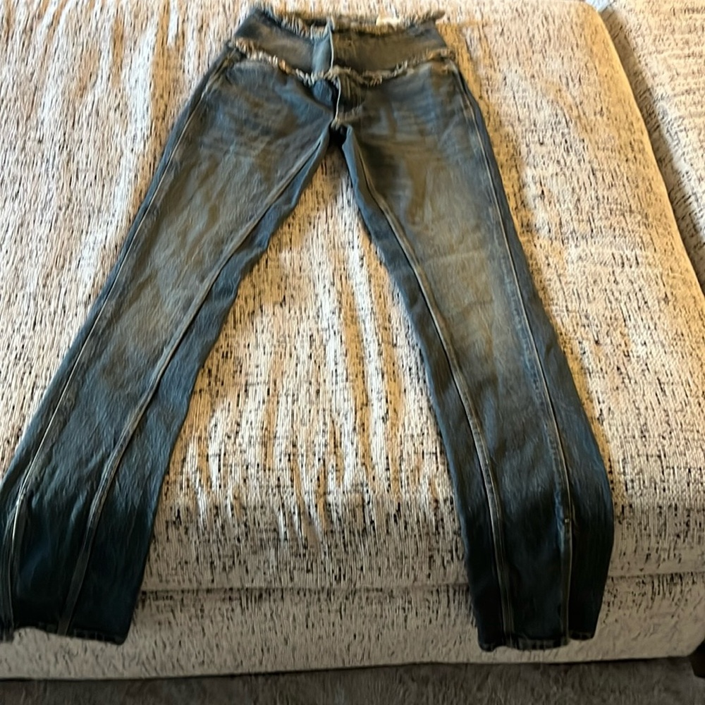 So sassy low rise bout cut fringe waist